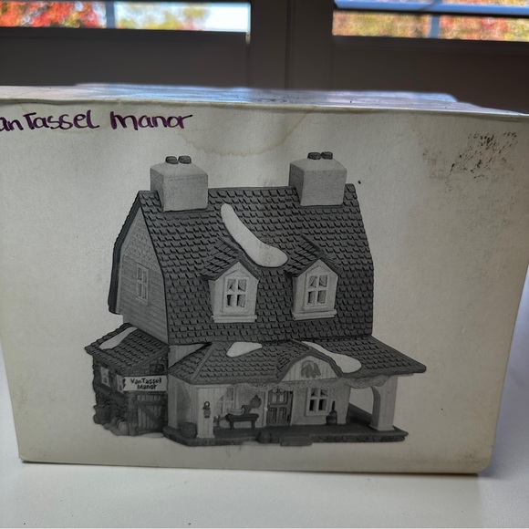 Department 56 Sleepy Hollow Illuminated Van Tassel Manor - Picture 9 of 9